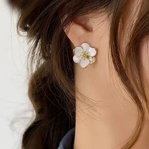 Earrings with leaf and flower design, bunch of cubic zirconia pearls